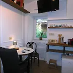 Apartment Econte Near Old Town