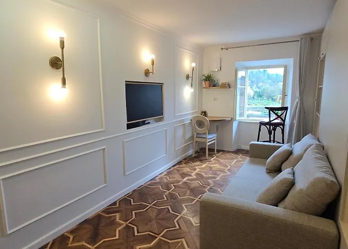 Apartment Econte Near Old Town